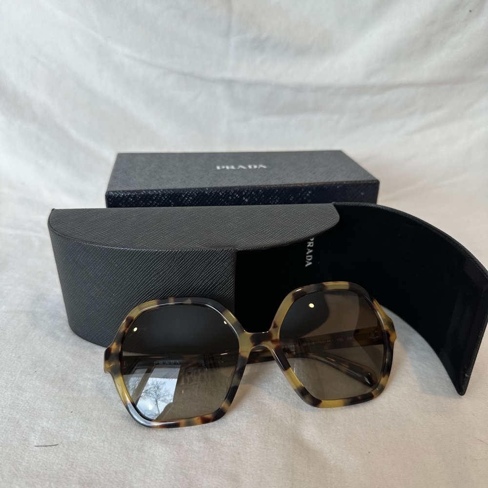 PRADA sunglasses - Picture 2 of 3